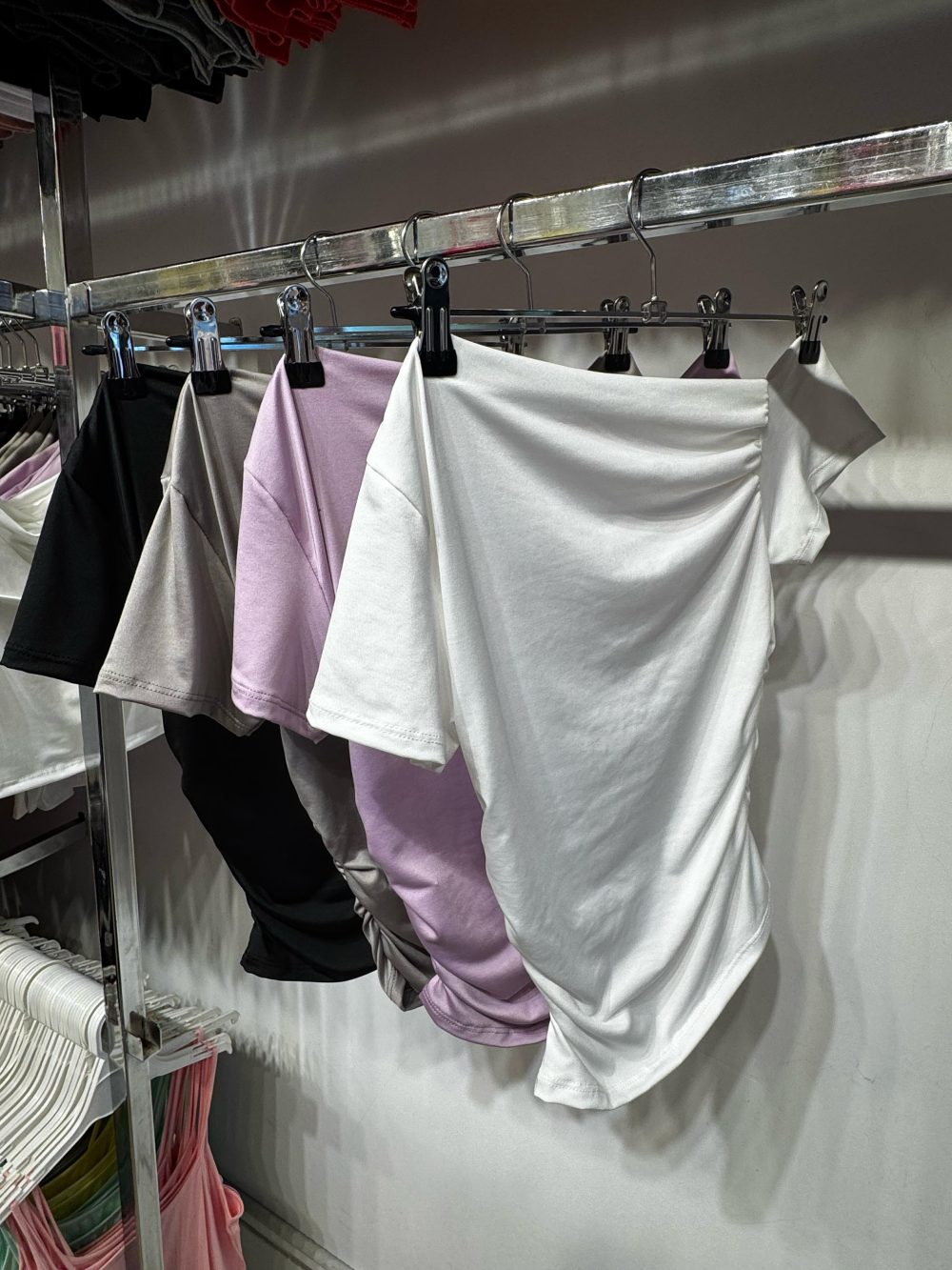 Remera irregular frunces emporio - Imagen 4
